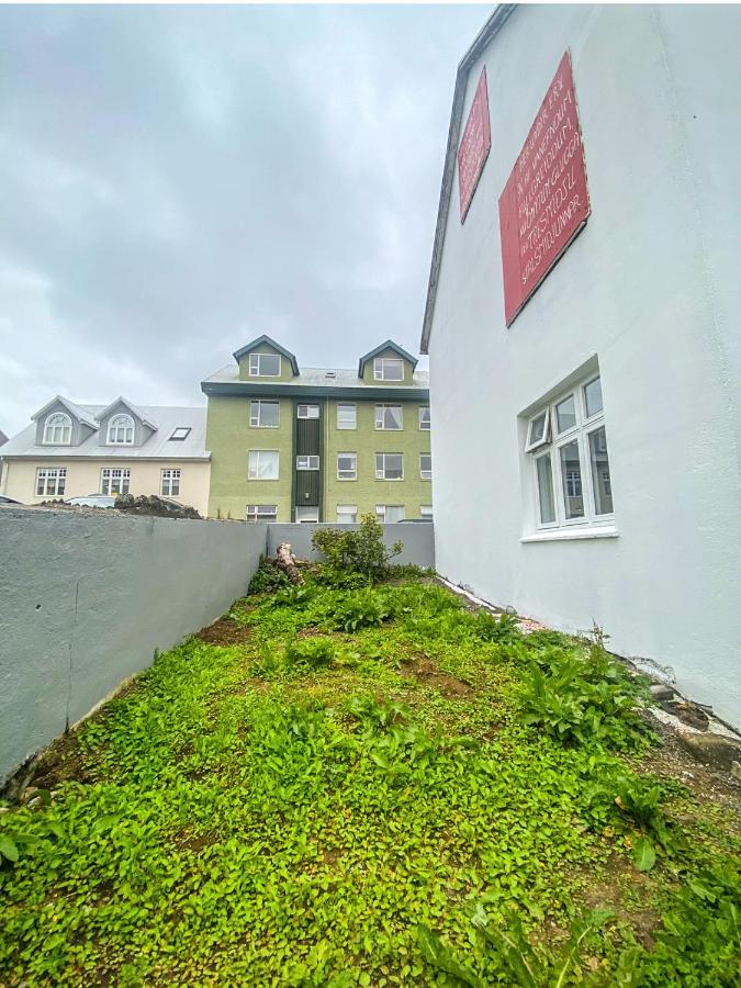 Enjoy Reykjavik Yellow Door Apartment Luaran gambar