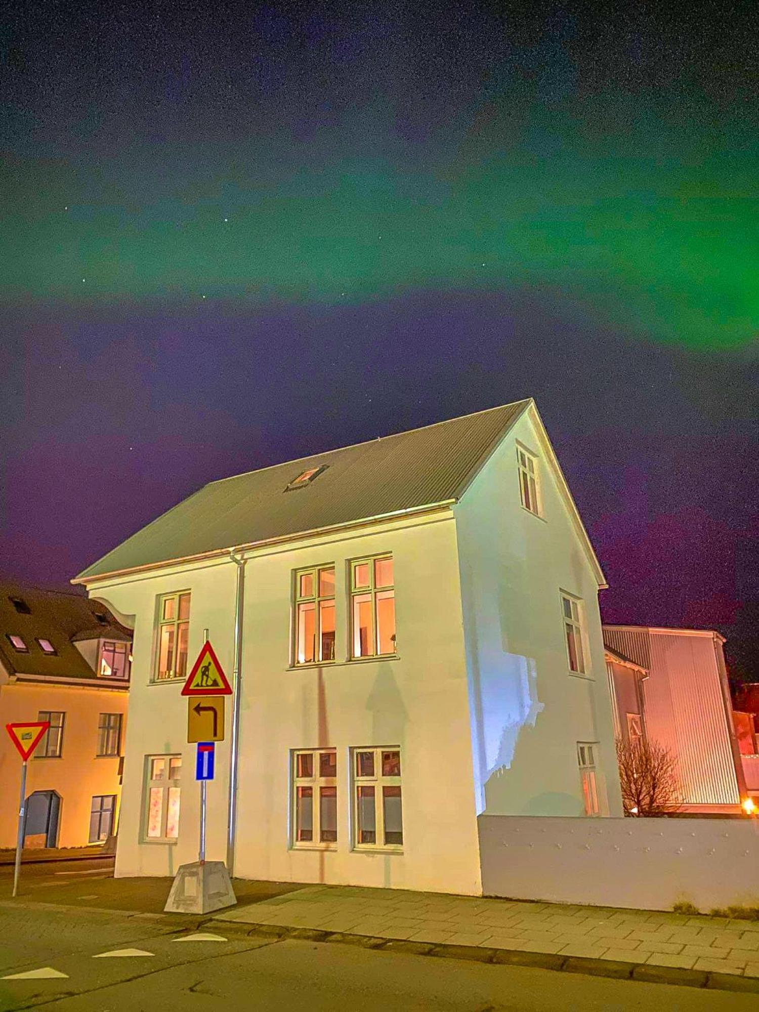 Enjoy Reykjavik Yellow Door Apartment Luaran gambar